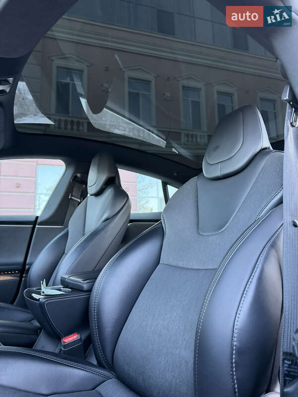 Ліфтбек Tesla Model S 2018 в Одесі