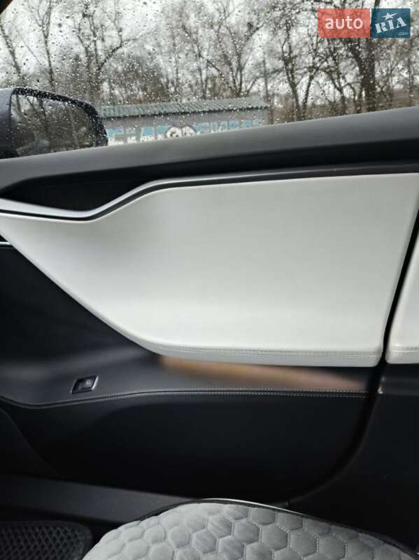 Лифтбек Tesla Model S 2019 в Сумах