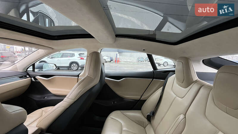 Ліфтбек Tesla Model S 2016 в Бучі