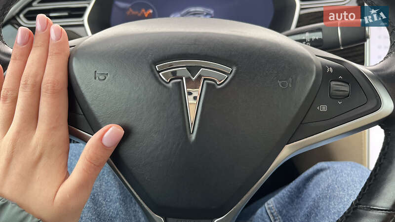 Ліфтбек Tesla Model S 2016 в Бучі