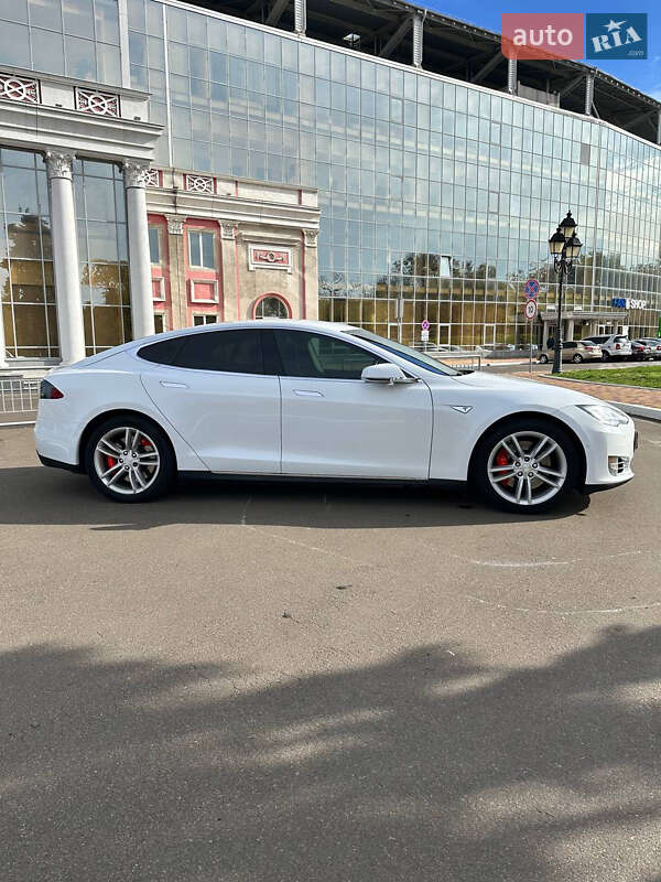 Лифтбек Tesla Model S 2016 в Одессе