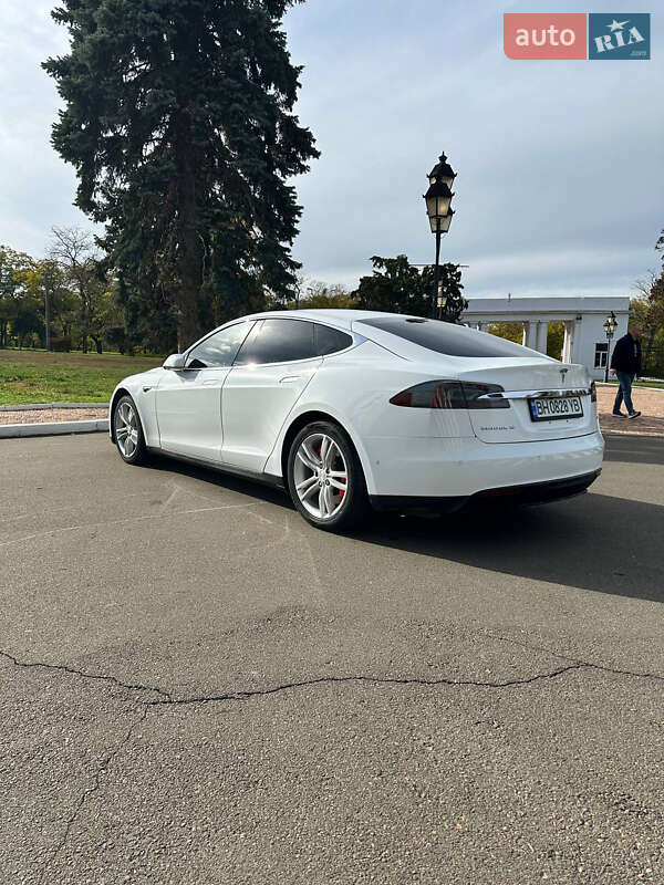 Лифтбек Tesla Model S 2016 в Одессе