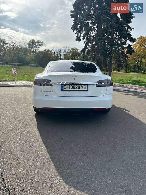 Лифтбек Tesla Model S 2016 в Одессе