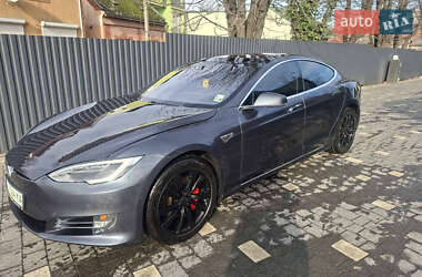 Лифтбек Tesla Model S 2016 в Ужгороде