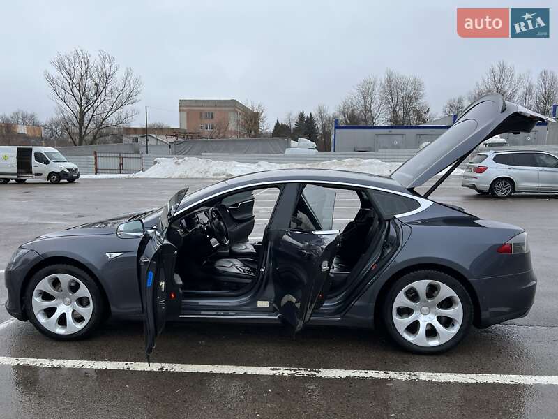 Лифтбек Tesla Model S 2014 в Ровно