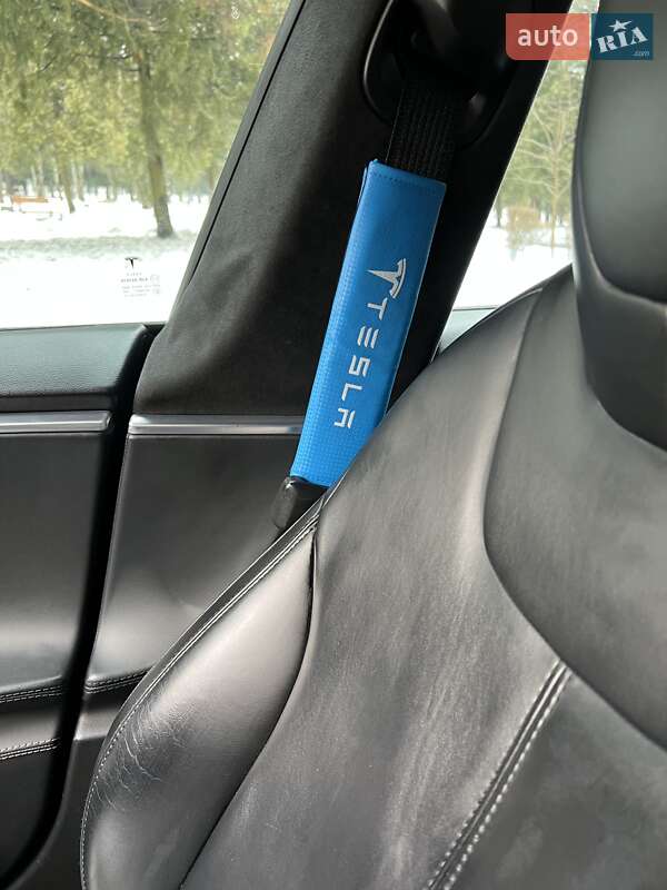 Лифтбек Tesla Model S 2014 в Ровно