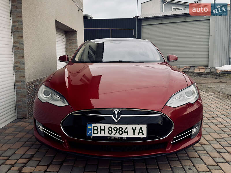 Ліфтбек Tesla Model S 2015 в Одесі