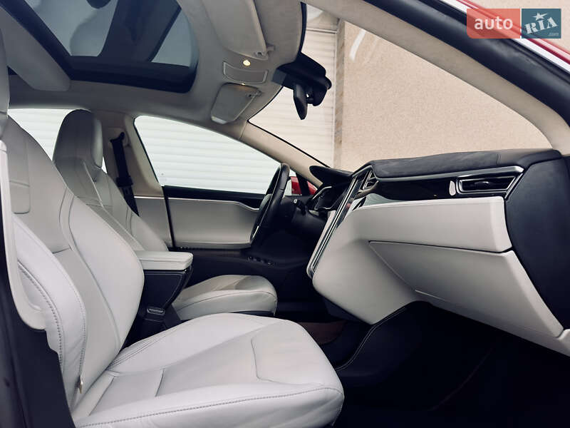 Ліфтбек Tesla Model S 2015 в Одесі