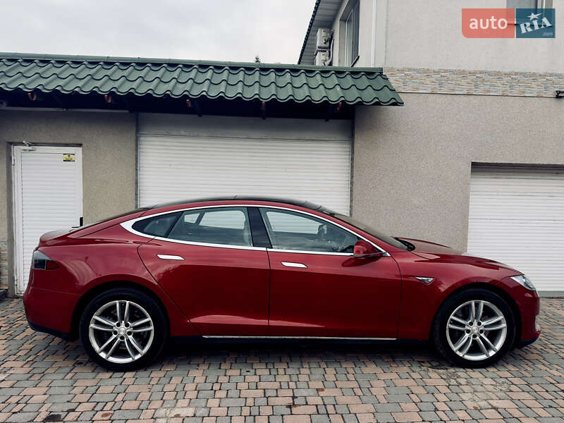 Ліфтбек Tesla Model S 2015 в Одесі