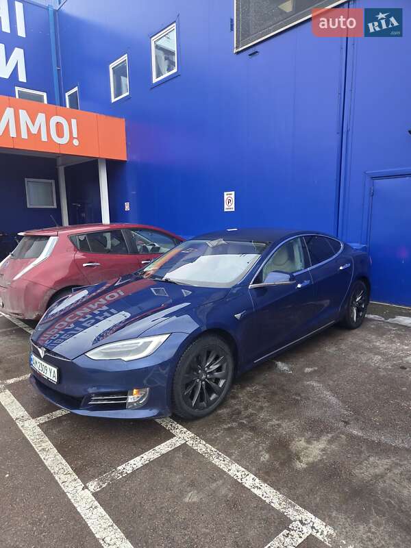 Лифтбек Tesla Model S 2017 в Житомире