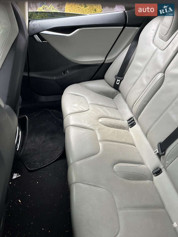 Лифтбек Tesla Model S 2014 в Львове