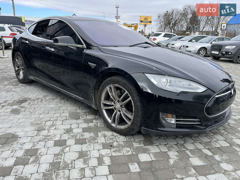 Лифтбек Tesla Model S 2014 в Львове