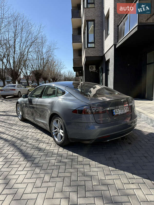 Лифтбек Tesla Model S 2013 в Ужгороде