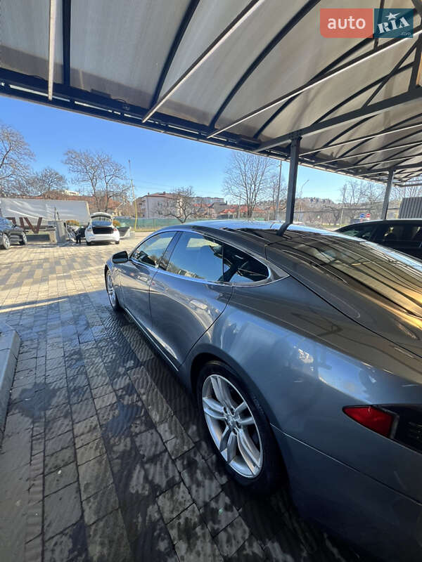Лифтбек Tesla Model S 2013 в Ужгороде