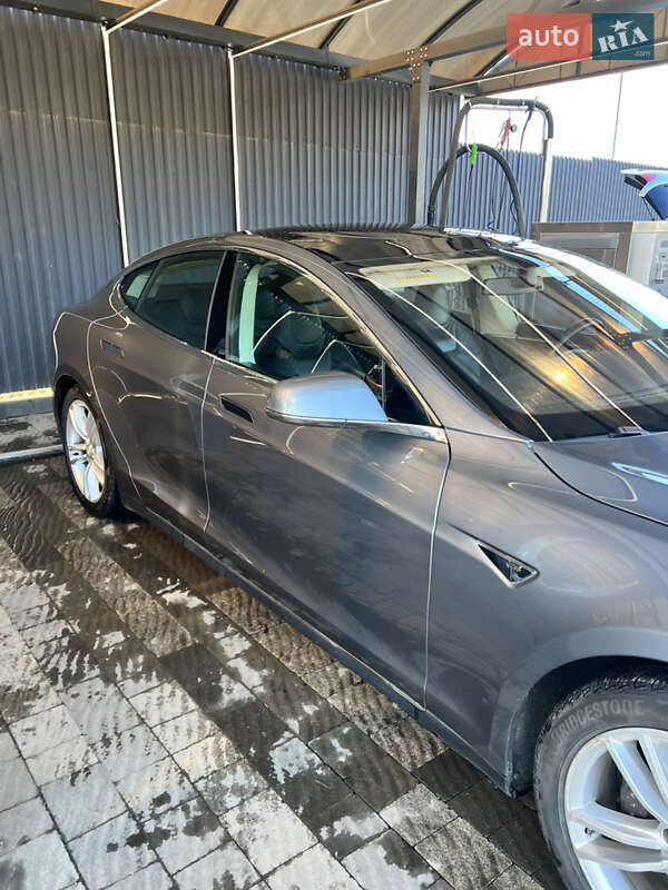 Лифтбек Tesla Model S 2013 в Ужгороде