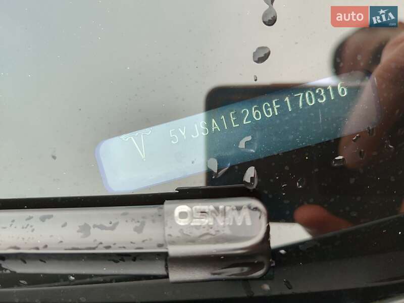 Ліфтбек Tesla Model S 2016 в Сарнах