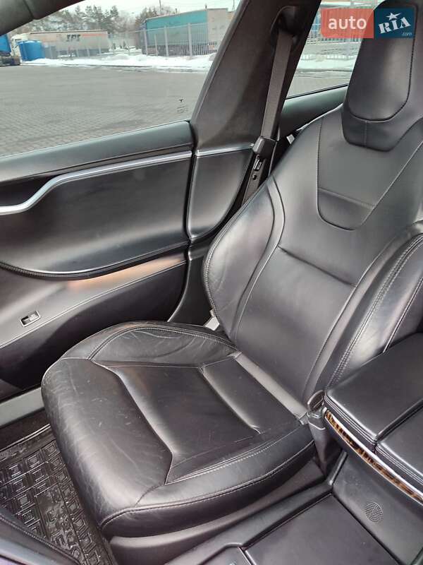 Ліфтбек Tesla Model S 2016 в Сарнах