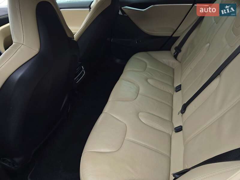 Лифтбек Tesla Model S 2014 в Тернополе