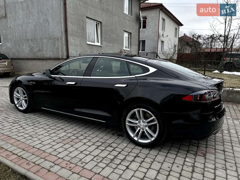 Ліфтбек Tesla Model S 2015 в Львові