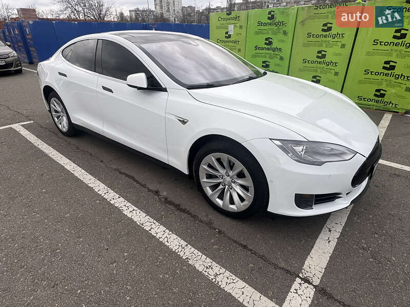 Лифтбек Tesla Model S 2015 в Киеве