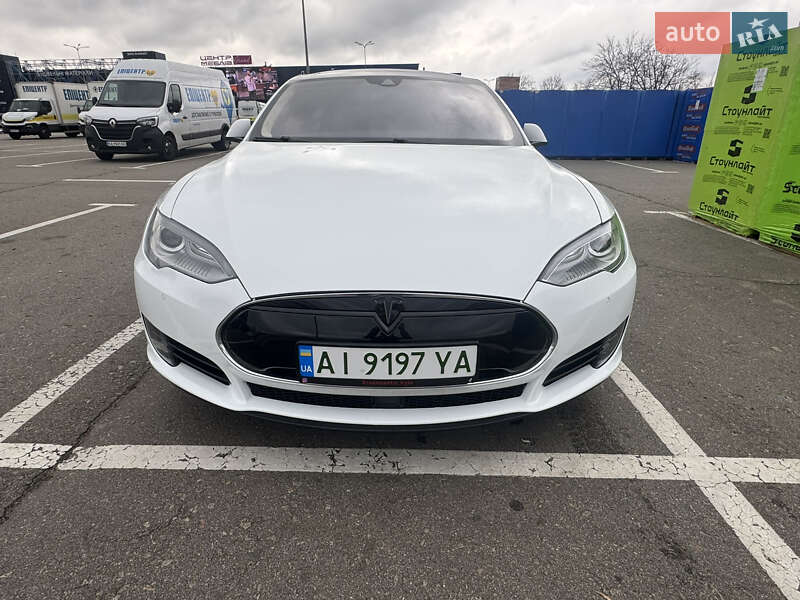 Лифтбек Tesla Model S 2015 в Киеве