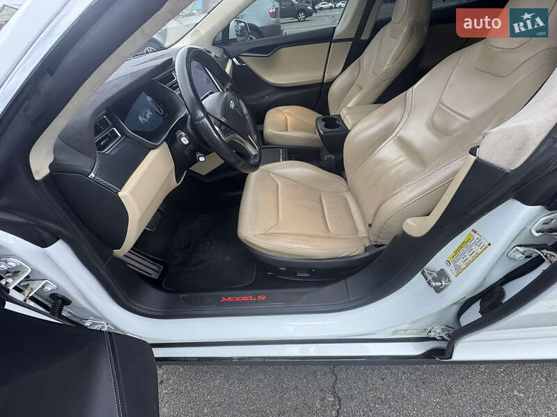 Лифтбек Tesla Model S 2015 в Киеве