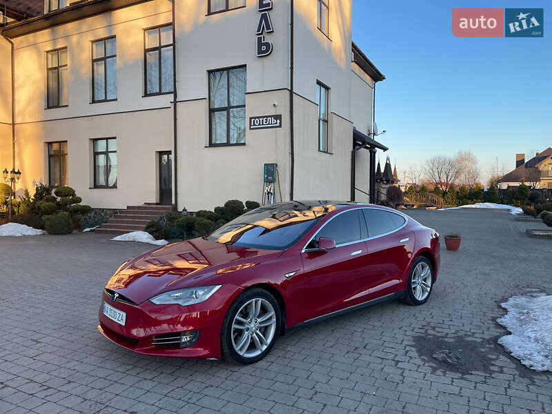 Лифтбек Tesla Model S 2015 в Стрые