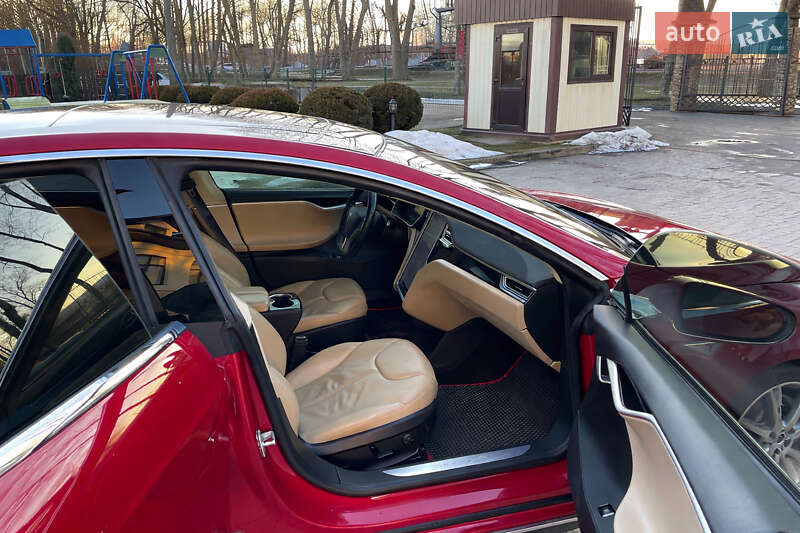 Лифтбек Tesla Model S 2015 в Стрые