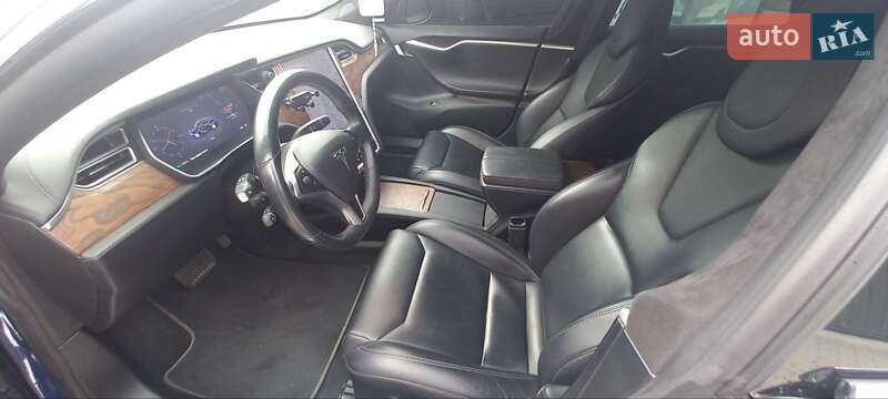 Ліфтбек Tesla Model S 2017 в Косові