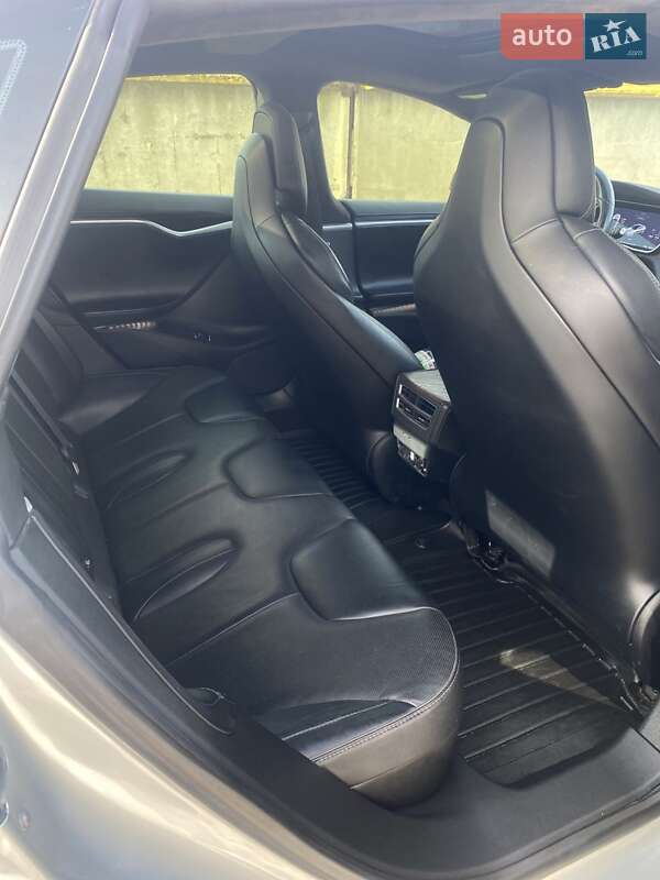 Ліфтбек Tesla Model S 2016 в Луцьку