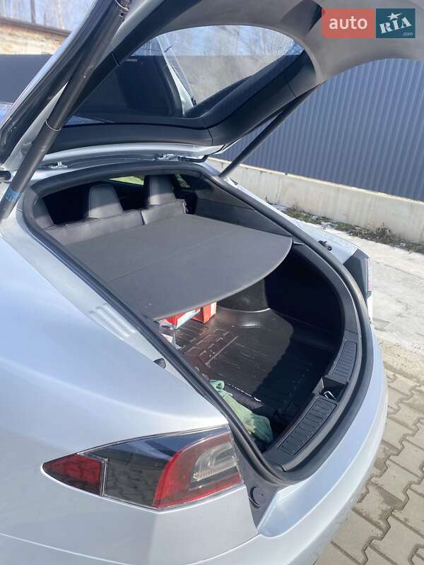 Ліфтбек Tesla Model S 2016 в Луцьку