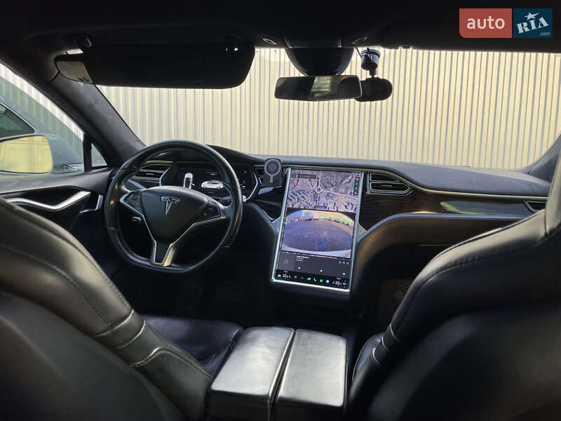 Лифтбек Tesla Model S 2016 в Ивано-Франковске