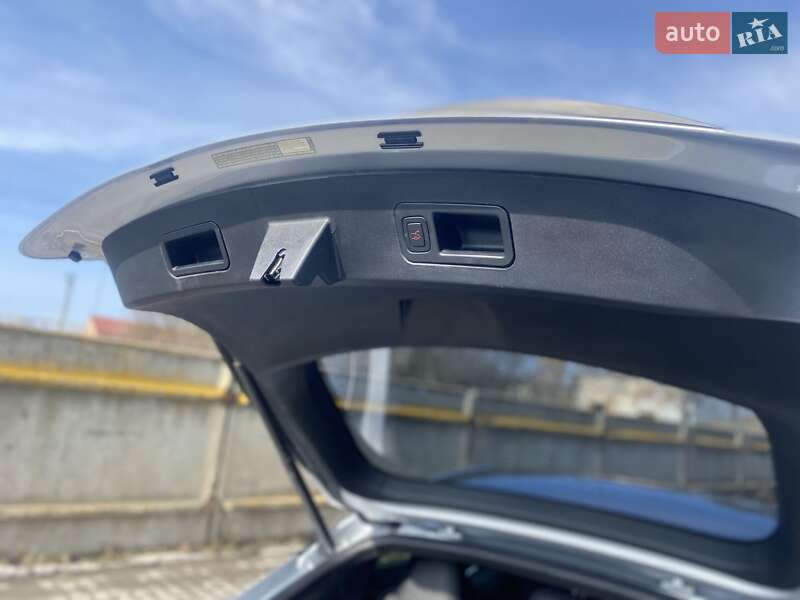 Ліфтбек Tesla Model S 2016 в Луцьку