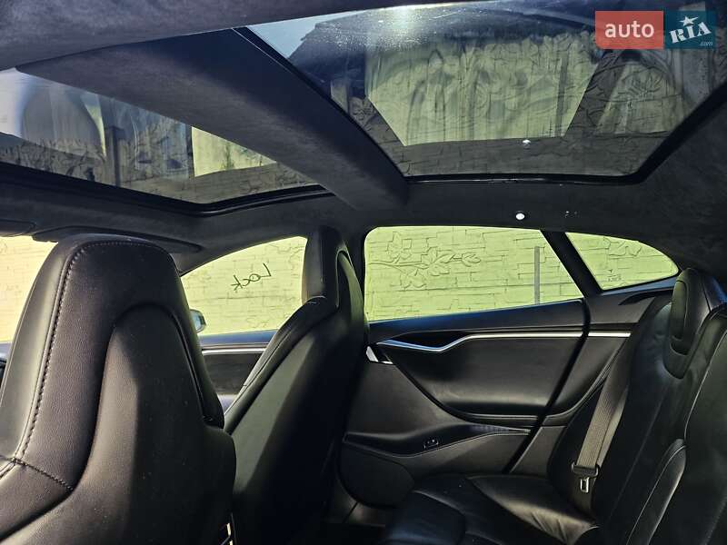 Ліфтбек Tesla Model S 2014 в Львові