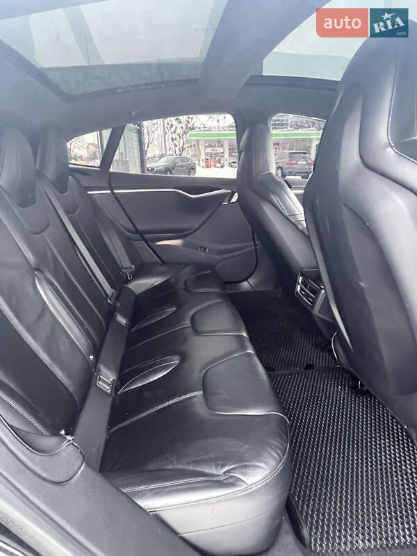 Ліфтбек Tesla Model S 2015 в Івано-Франківську