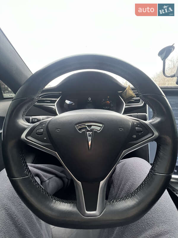 Ліфтбек Tesla Model S 2015 в Івано-Франківську
