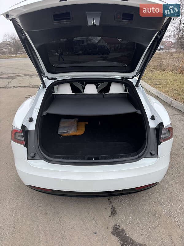 Лифтбек Tesla Model S 2019 в Ивано-Франковске