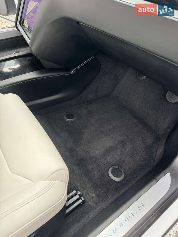 Лифтбек Tesla Model S 2019 в Ивано-Франковске