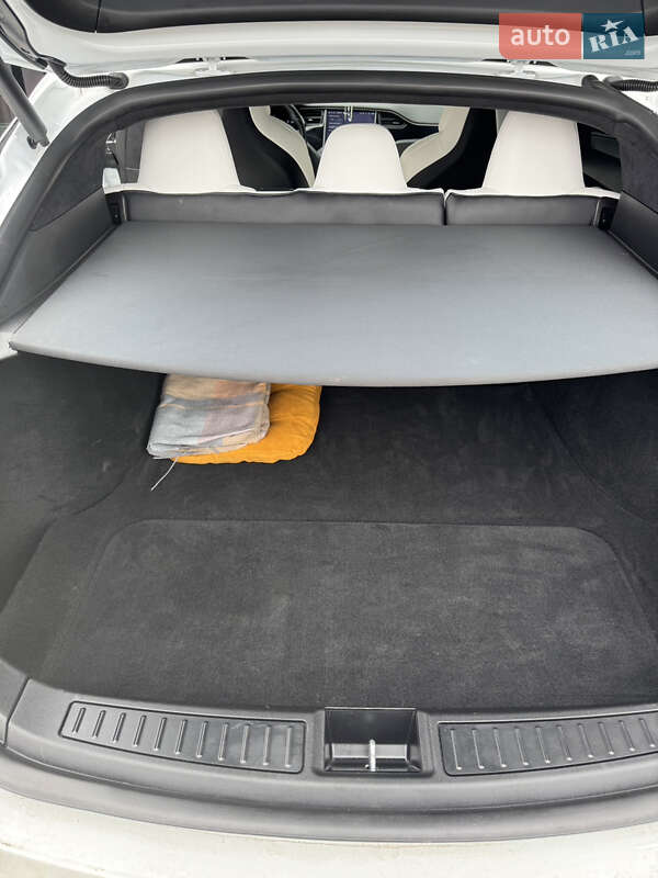 Лифтбек Tesla Model S 2019 в Ивано-Франковске