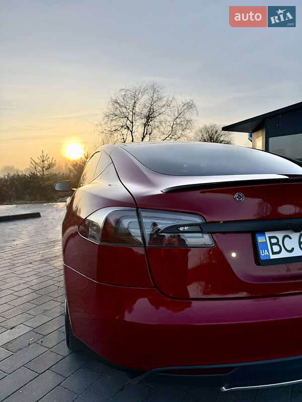 Ліфтбек Tesla Model S 2014 в Львові