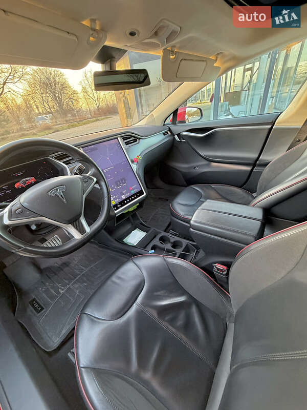 Ліфтбек Tesla Model S 2014 в Львові