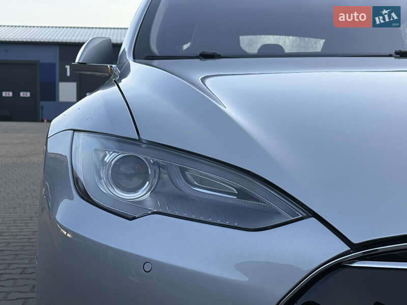 Лифтбек Tesla Model S 2014 в Ровно