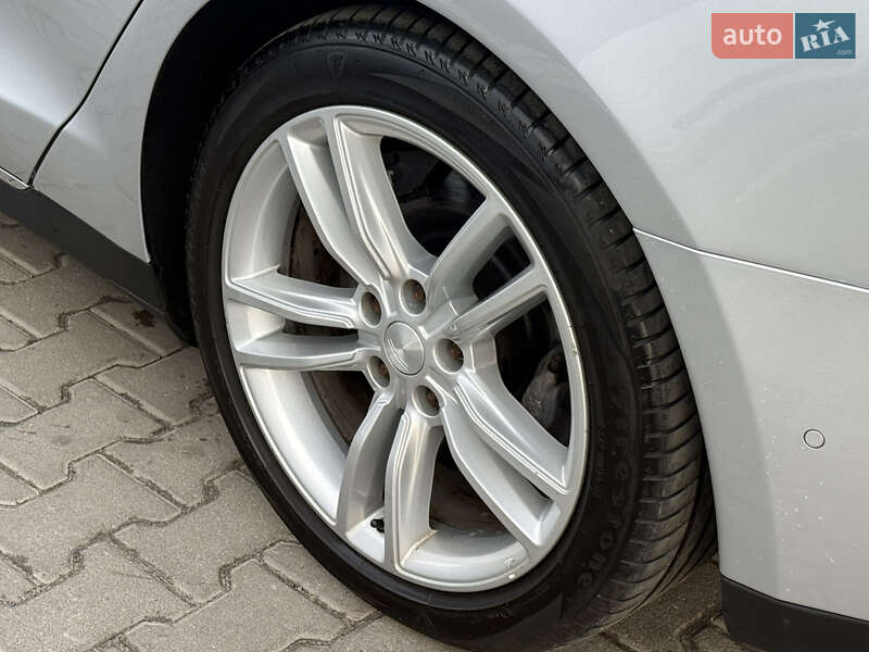 Лифтбек Tesla Model S 2014 в Ровно