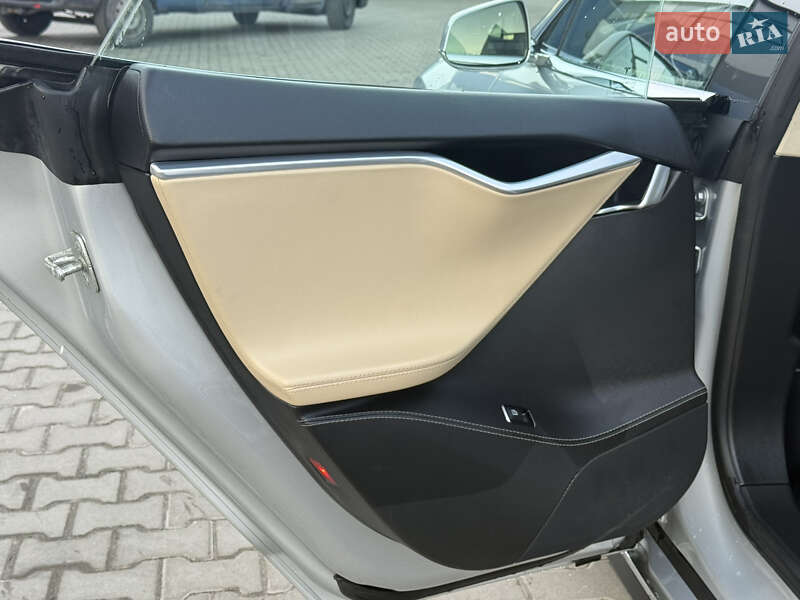 Лифтбек Tesla Model S 2014 в Ровно