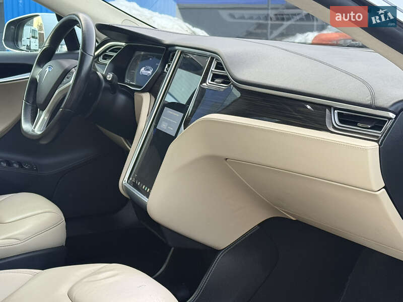 Лифтбек Tesla Model S 2014 в Ровно