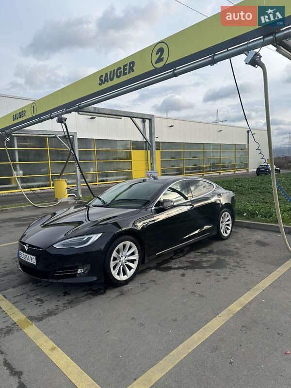 Лифтбек Tesla Model S 2018 в Львове