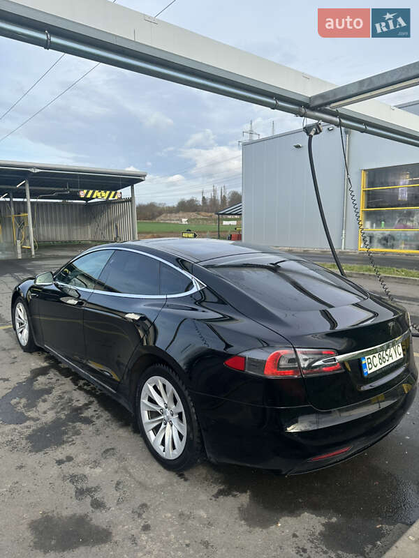 Лифтбек Tesla Model S 2018 в Львове