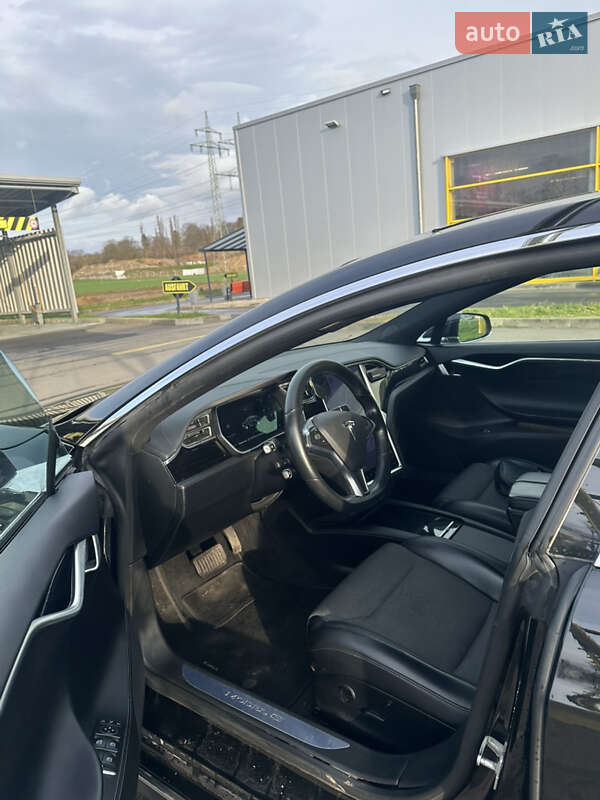 Лифтбек Tesla Model S 2018 в Львове