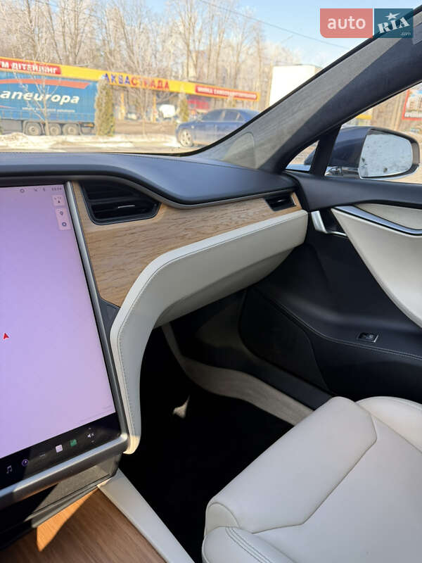 Ліфтбек Tesla Model S 2019 в Тернополі