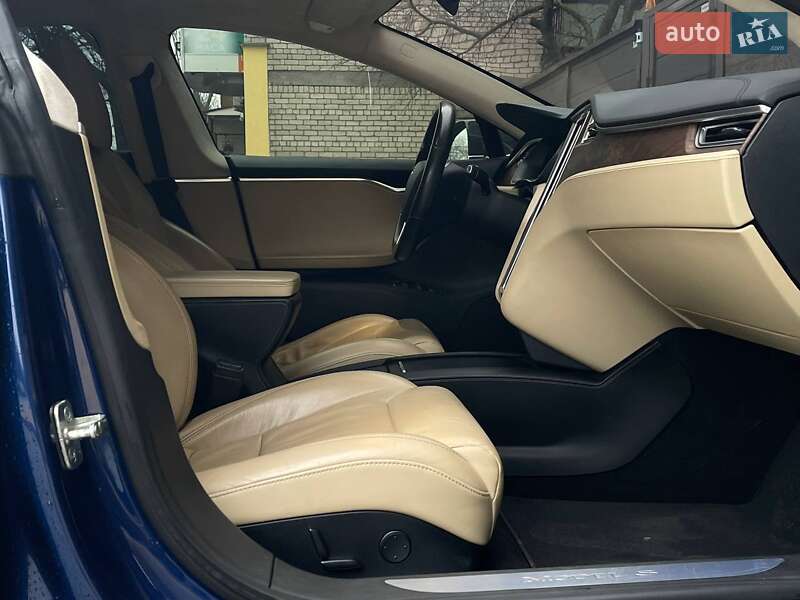 Лифтбек Tesla Model S 2017 в Николаеве фото 25 Лифтбек Tesla Model S 2017 в Николаеве
